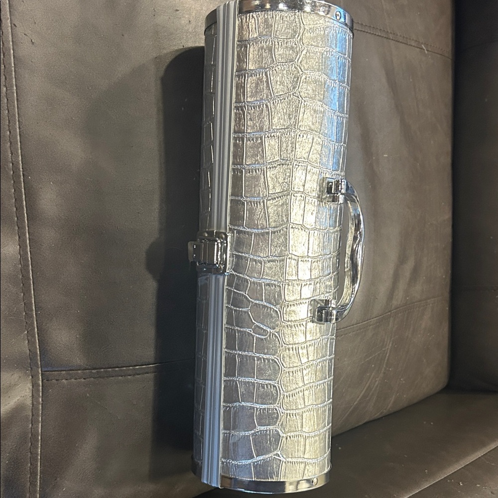 Silver Crocodile Pattern Wine Carrier - image 1